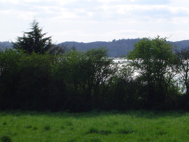 L'abbaye est au fond 